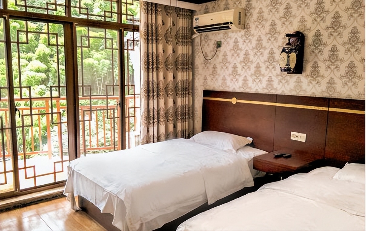 自驾游住经济实惠酒店攻略,自驾游怎么找到便宜的酒店