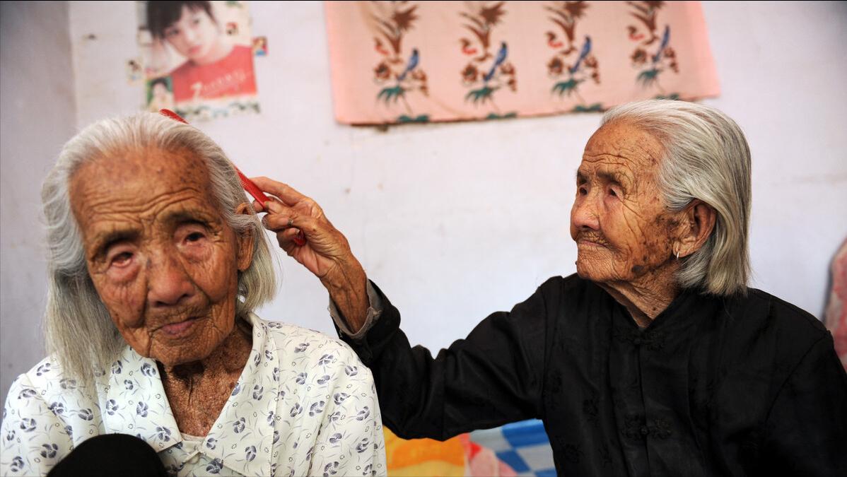 老人不能自理时如何养老好,三位老人的三种全新养老方式