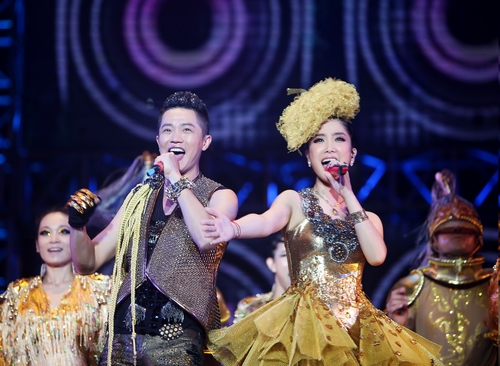 凤凰传奇24年前的约定五五分账,凤凰传奇凭什么五五分账