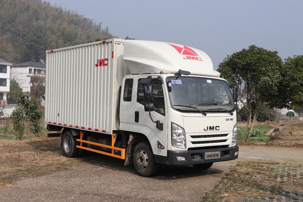 495动力充沛爬坡有力山路试驾江铃凯运宽体厢式轻卡｜卡车之友网