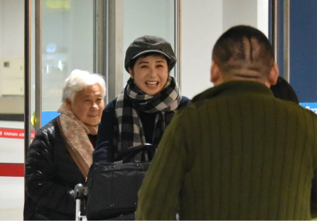 大瓜！老公出轨成性，妻子热衷“*养包**”鲜肉，开放式婚姻成流行？