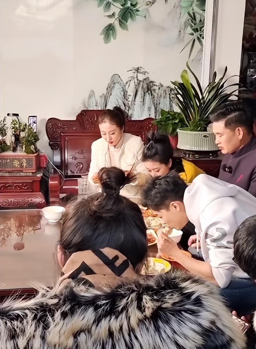 大衣哥被粉丝吓的视频,大衣哥的火爆场面