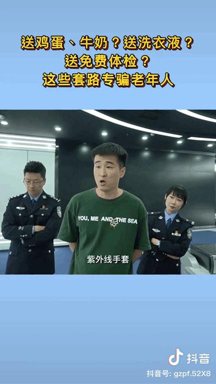 两个月大的狗狗训犬,两个月大的军犬巡逻