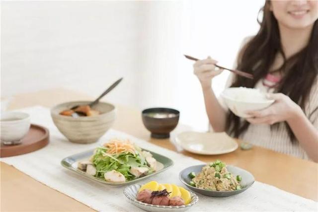 假设每天只吃菜不吃米饭，一段时间后，身体会有什么变化？