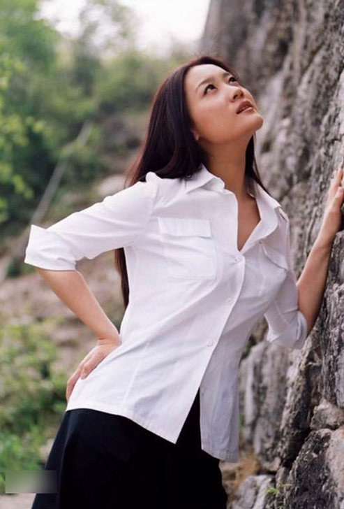 “大魔王”谭晶：当年高考她哭了3天，嫁给大9岁的院士幸福吗？