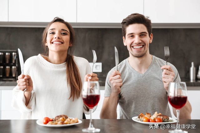 晚饭什么时候吃对身体最好,晚饭应该在几点吃对人比较好