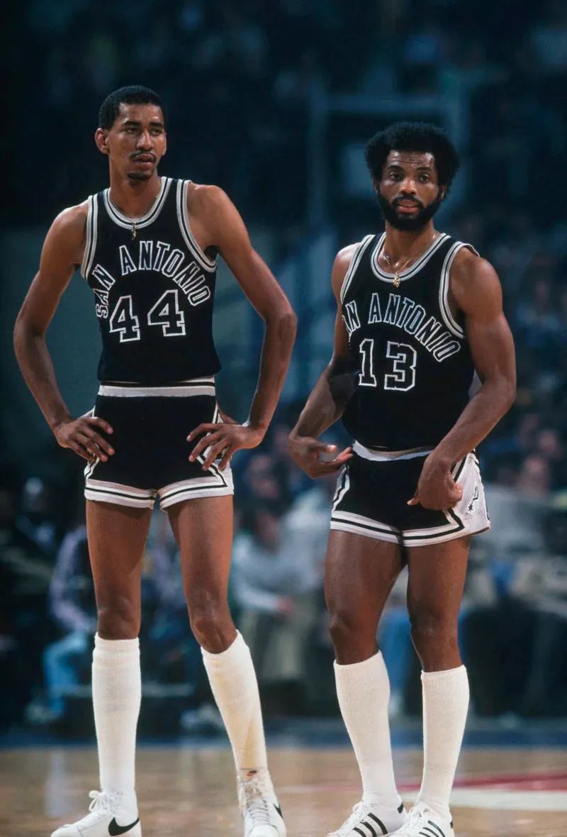 湖人0号和勇士6号球衣哪个好看,勇士湖人新球衣