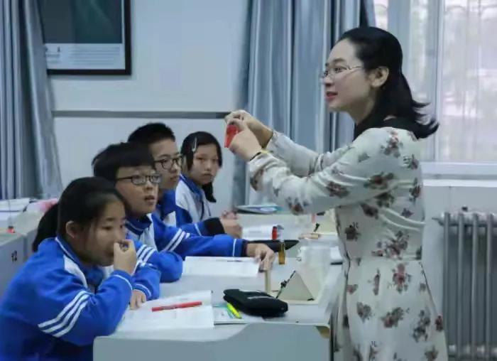 2018年乡村教师待遇提高消息,甘肃省农村骨干教师的待遇