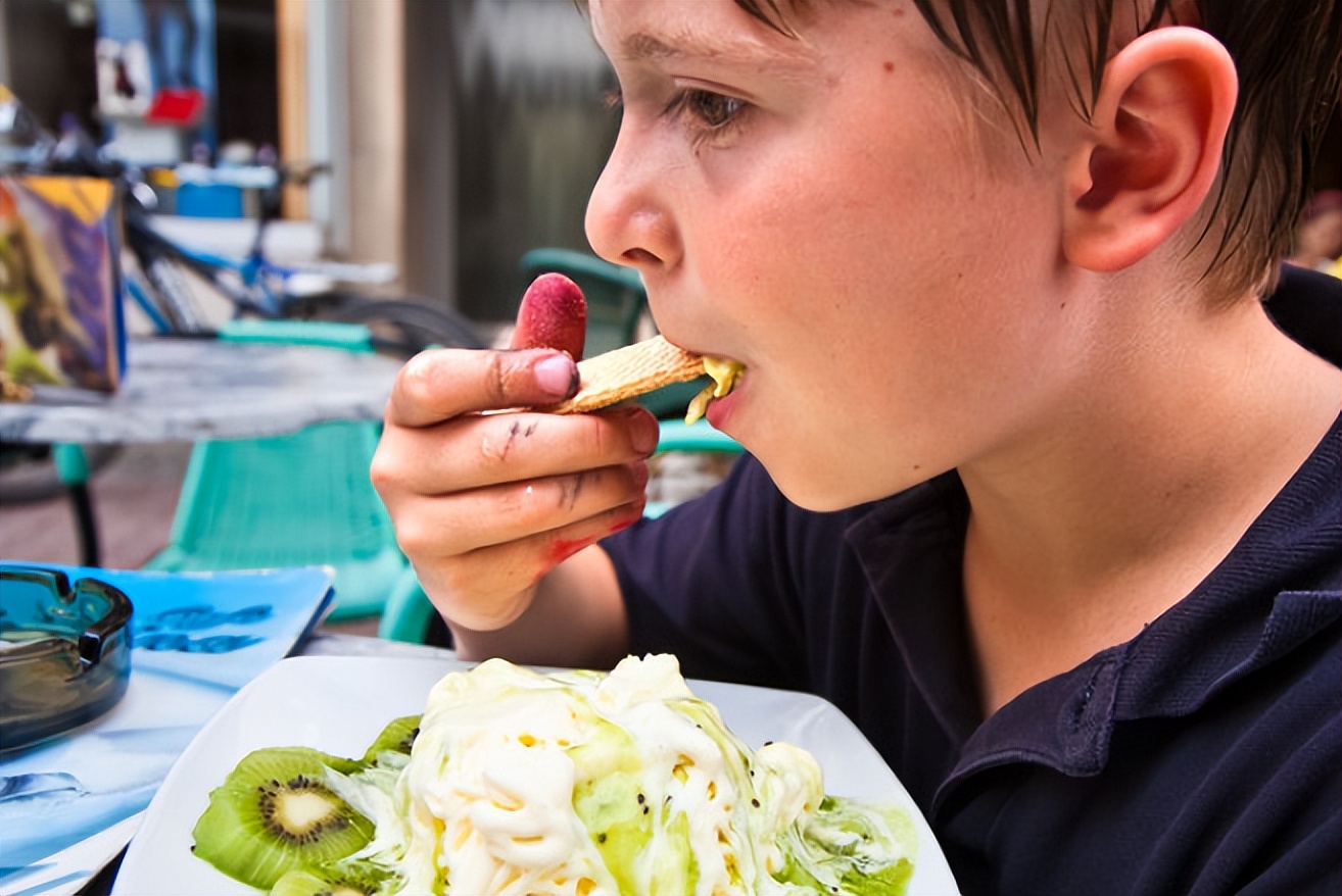 吃冰淇淋拉肚子还能吃吗,吃冰淇淋拉肚子不能上厕所