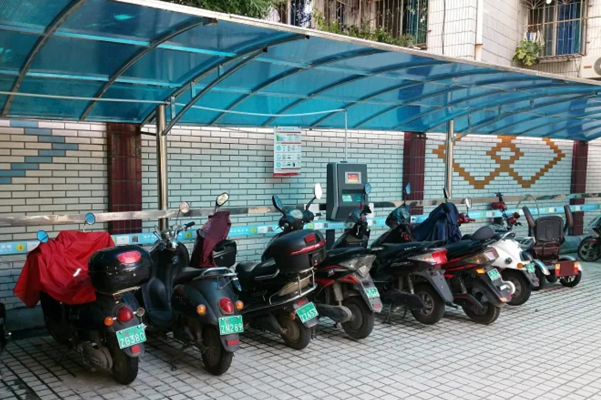 电动车每天充和用完充有什么区别,电动车每天充放电有危害吗