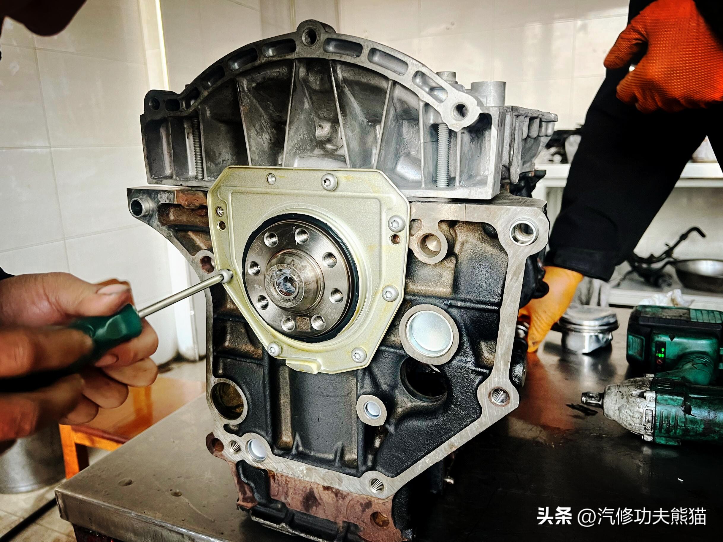 父亲老车翻新修复,父亲去世留下了的车去翻新