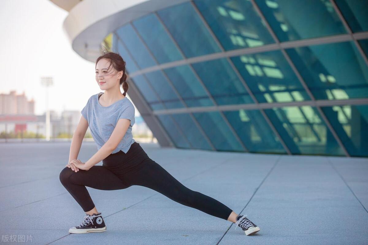 一双1块钱的袜子，小姐姐穿两天，身价狂飙30倍