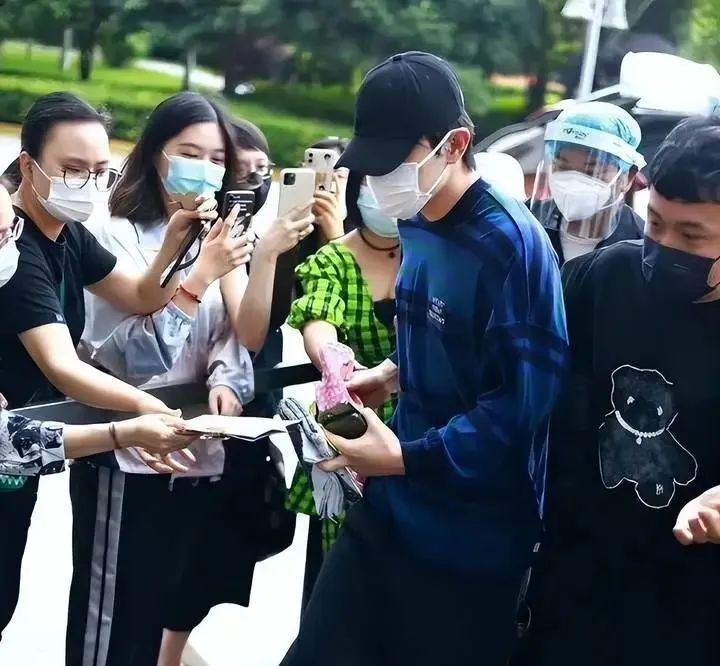 你认为劣迹斑斑的艺人该不该复出 (哪些劣迹艺人准备复出)