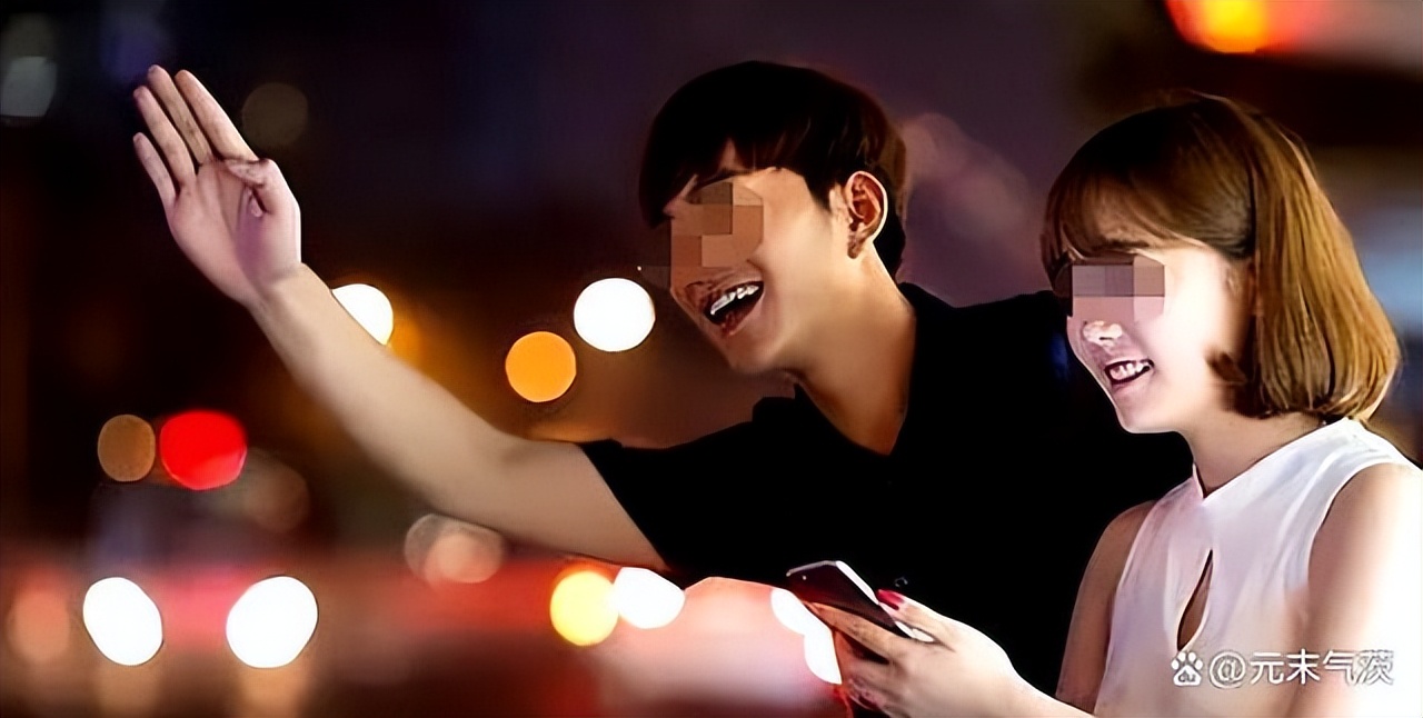 情侣在网约车上演爱爱，坐垫上满是水渍，网友直呼辣眼睛！