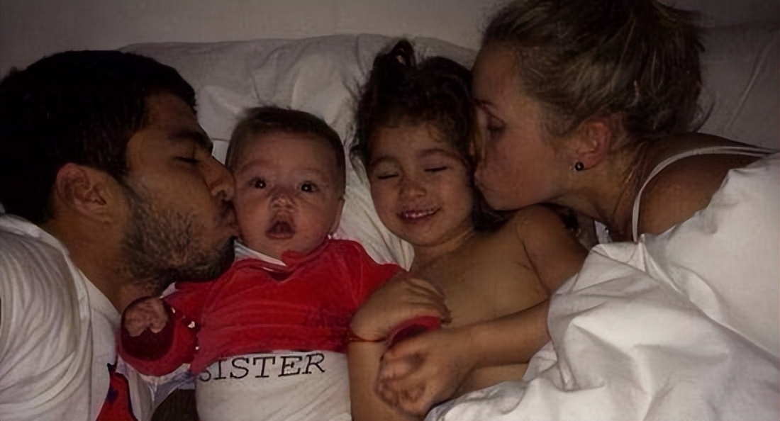 乌拉圭著名球星苏亚雷斯图文,乌拉圭球员苏亚雷斯简历