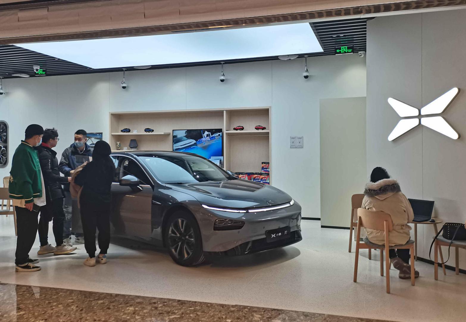 新势力车企看不起传统车企,新势力车企为什么不自己申请资质