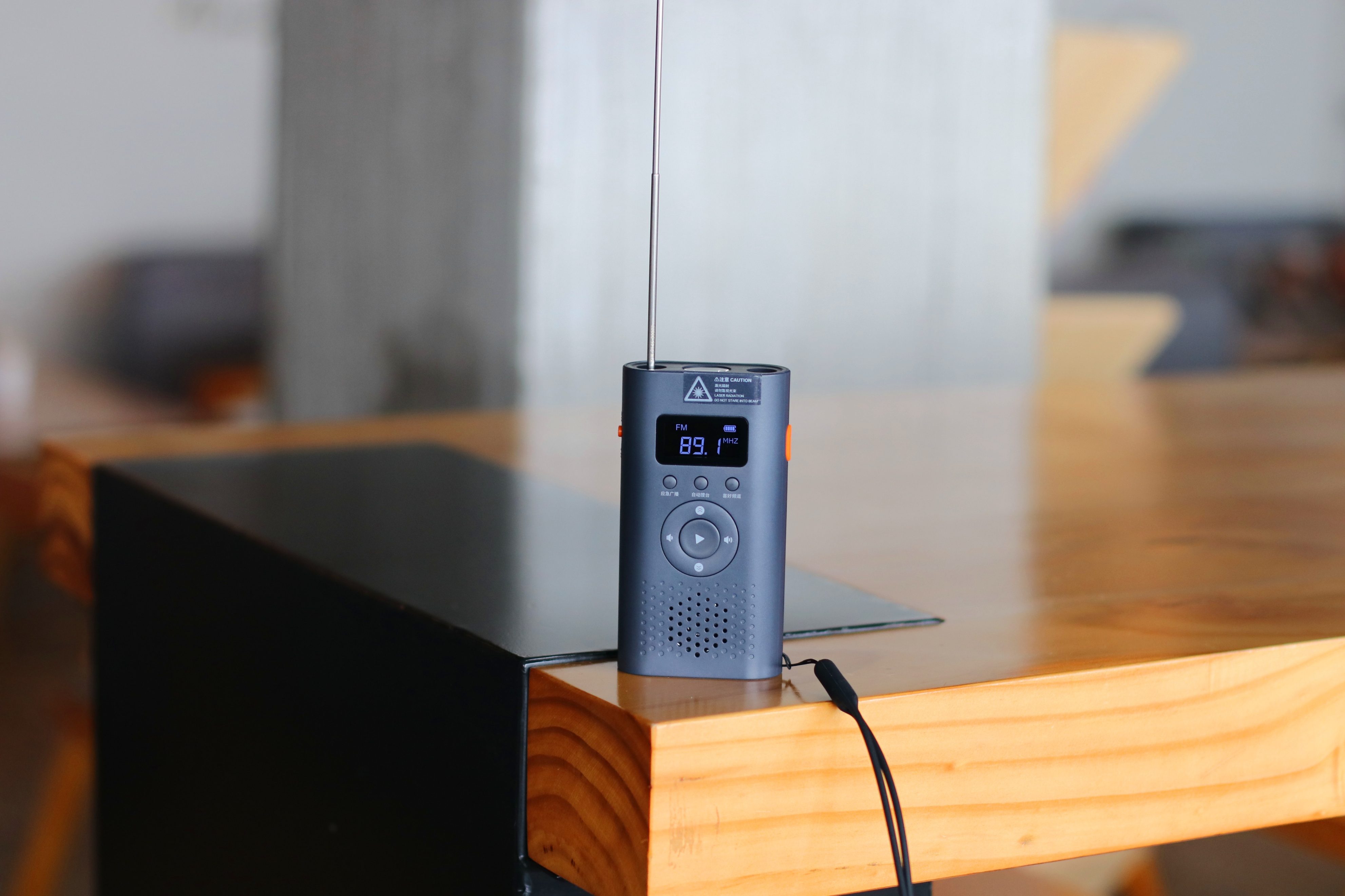 自带“触发报警”,可手摇自我充电,小米有品上架*合六**一应急宝