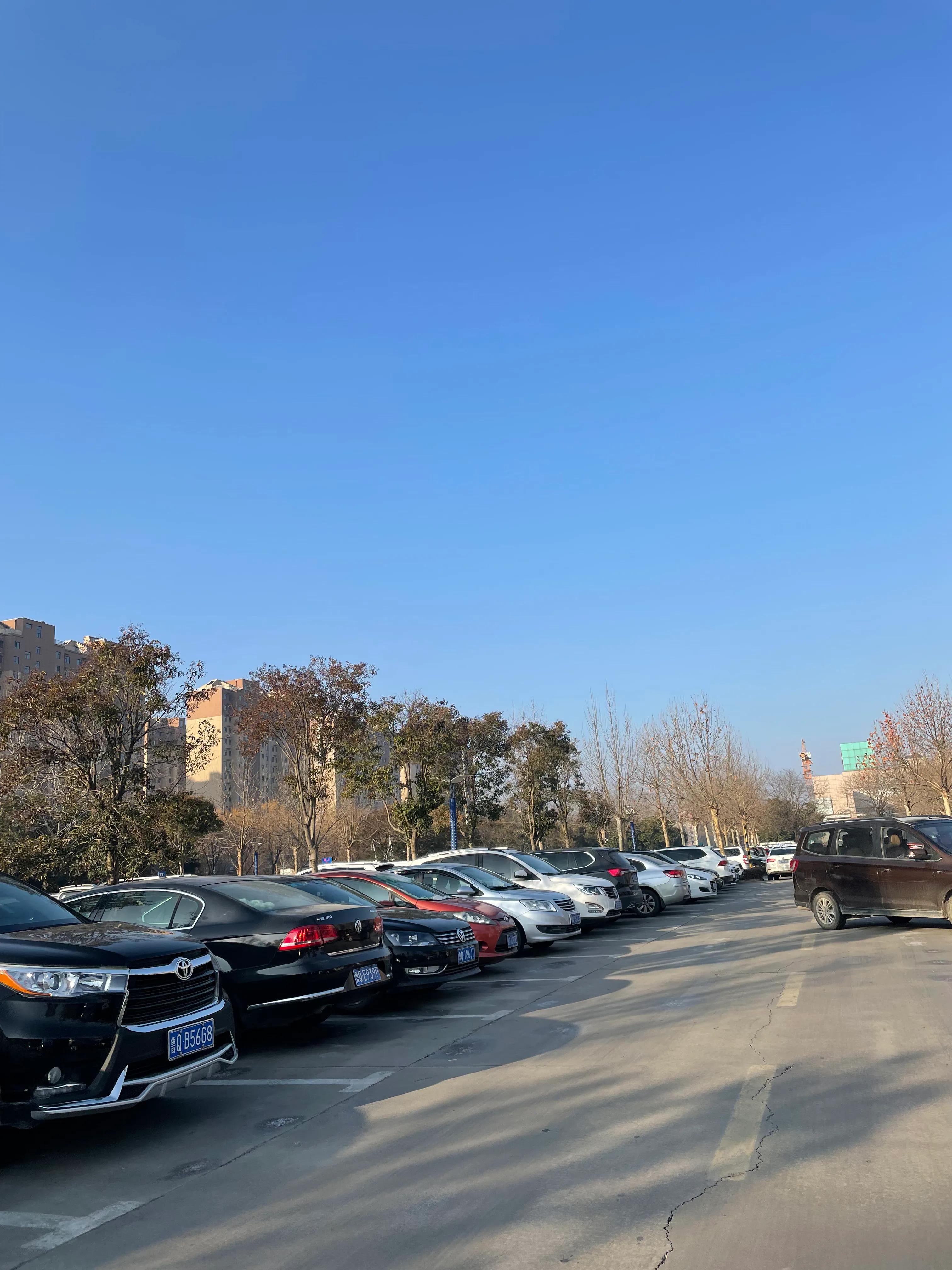 医院里的车祸伤者,日本医院送餐车