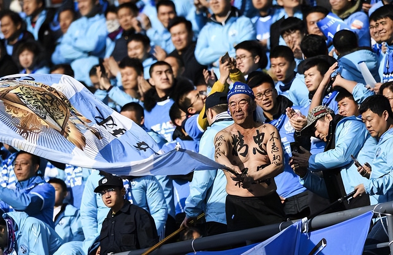 谢晖怼王健林完整视频,王健林对大连足球的贡献