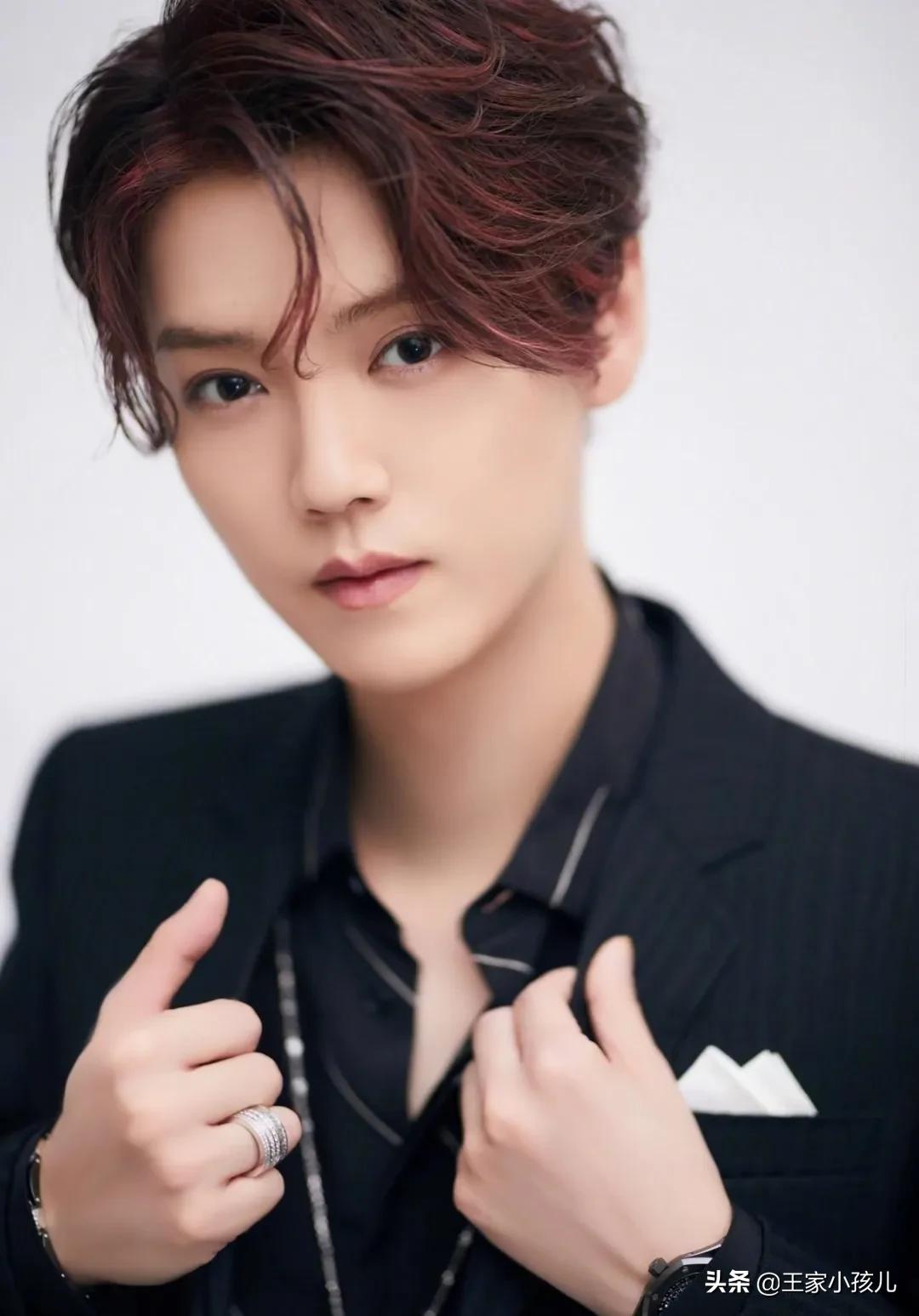 鹿晗勋章歌词壁纸图片,鹿晗照片锁屏壁纸卸妆