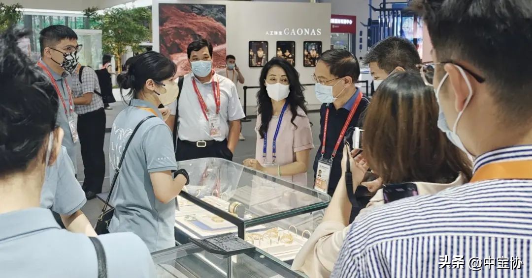 爱丽丝珠宝马蹄莲系列,爱丽丝珠宝现场