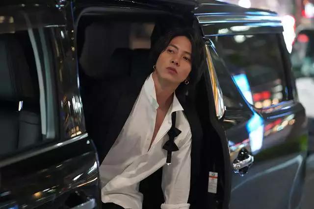 日本花*男美**秀八块腹肌爆上热搜！网友傻眼：这是快40岁的人？