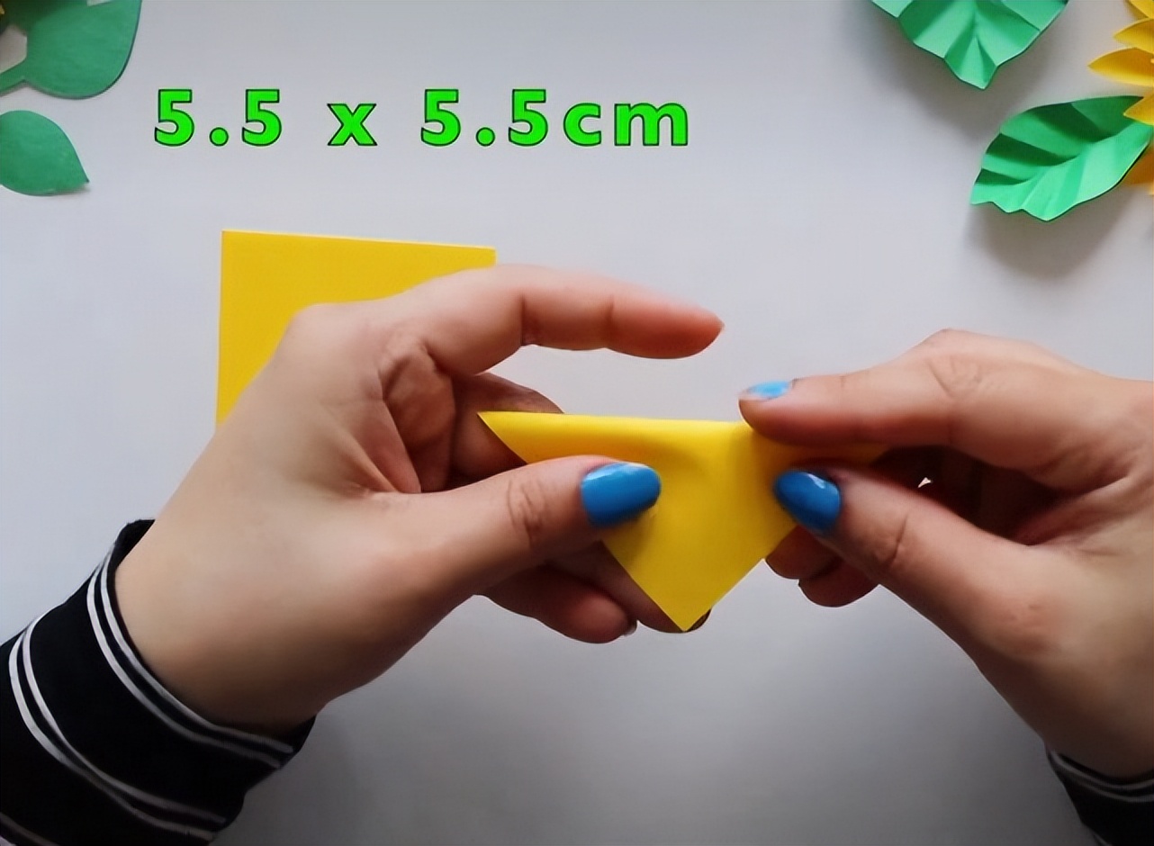 一款适合挂墙上的向日葵纸花