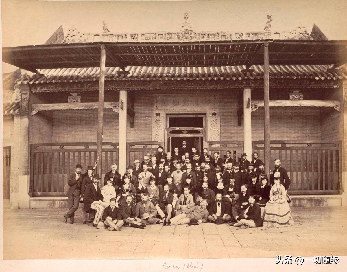 晚清真实：花楼女子媚态撩人，丰乳肥臀，30张老照片尽展风姿迷人