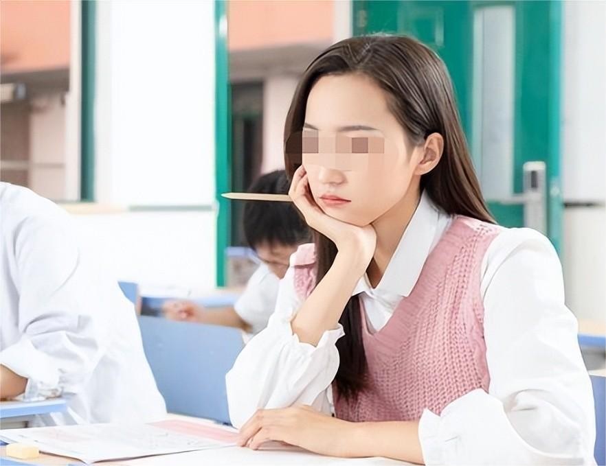 “色贪”张宗海落马，只爱清纯校花，*养包**70多个*妇情**，被判15年