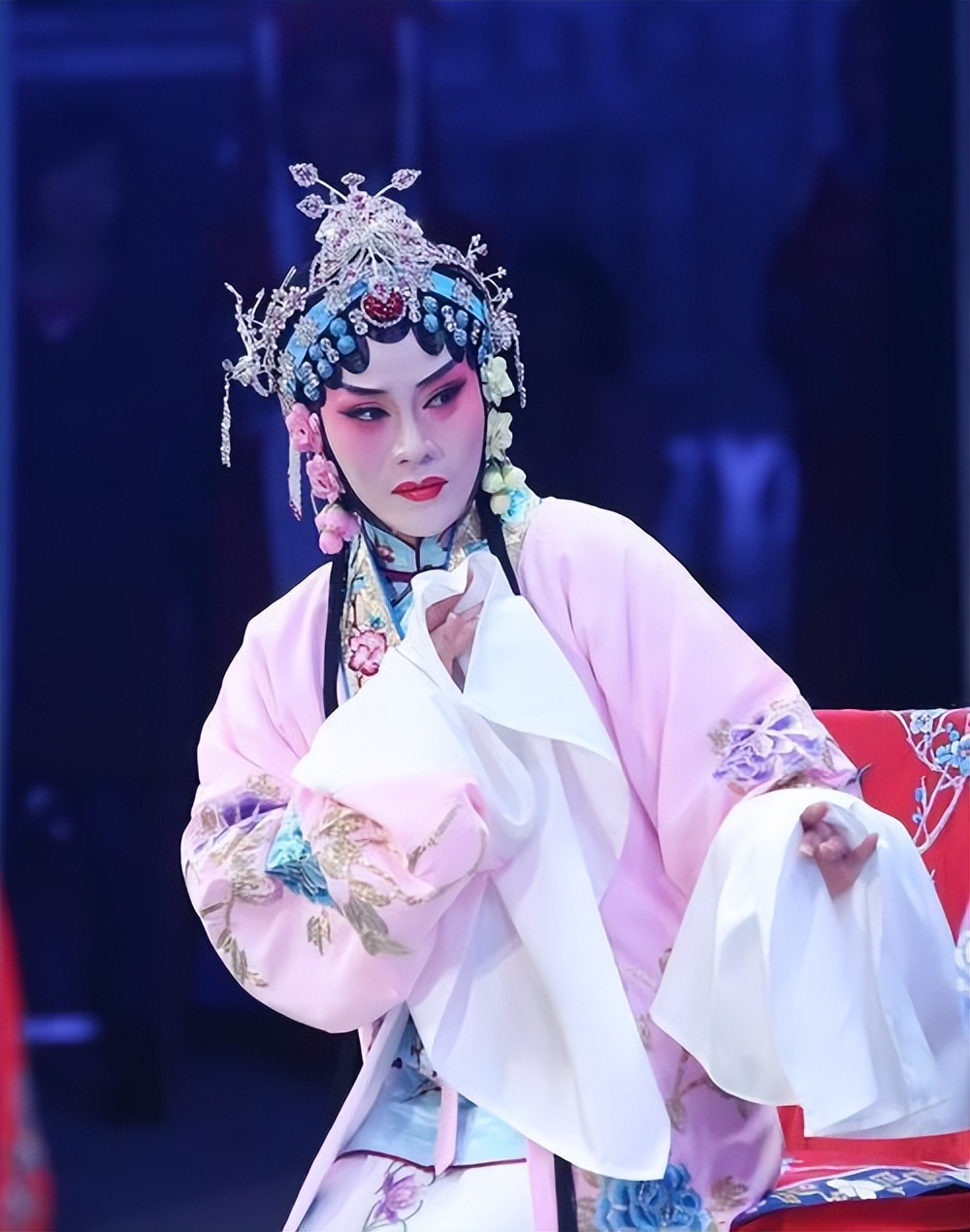 歌手李娜为何在巅峰时期出家,歌手李娜出家现状