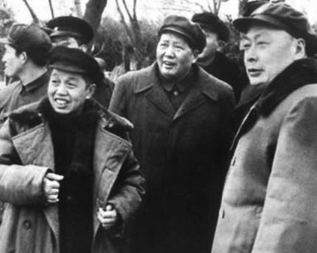 书法成一种运动？陈毅回乡视察，对一干部说：我送你一件炼身之宝