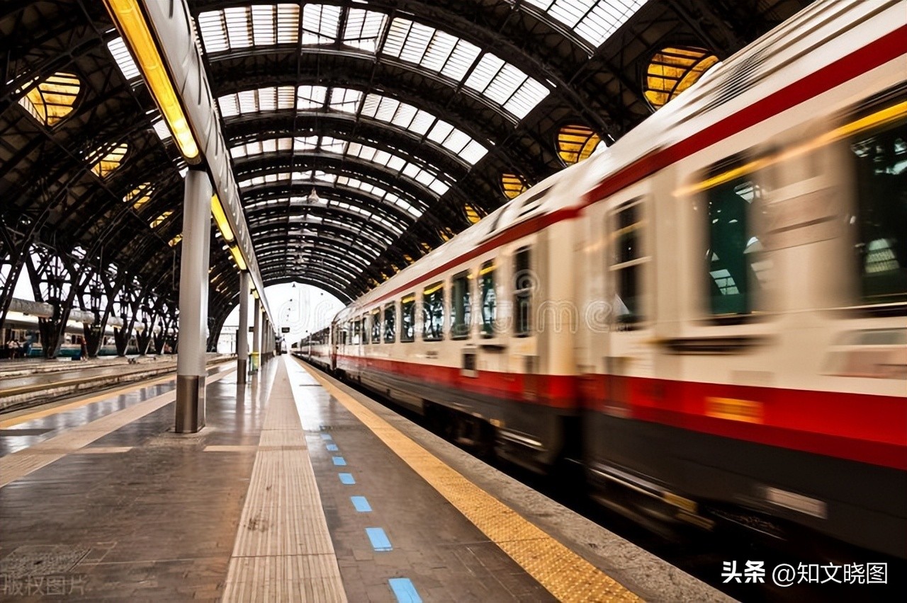 火车轨道照片怎么拍好看,如何拍火车极速行驶照片
