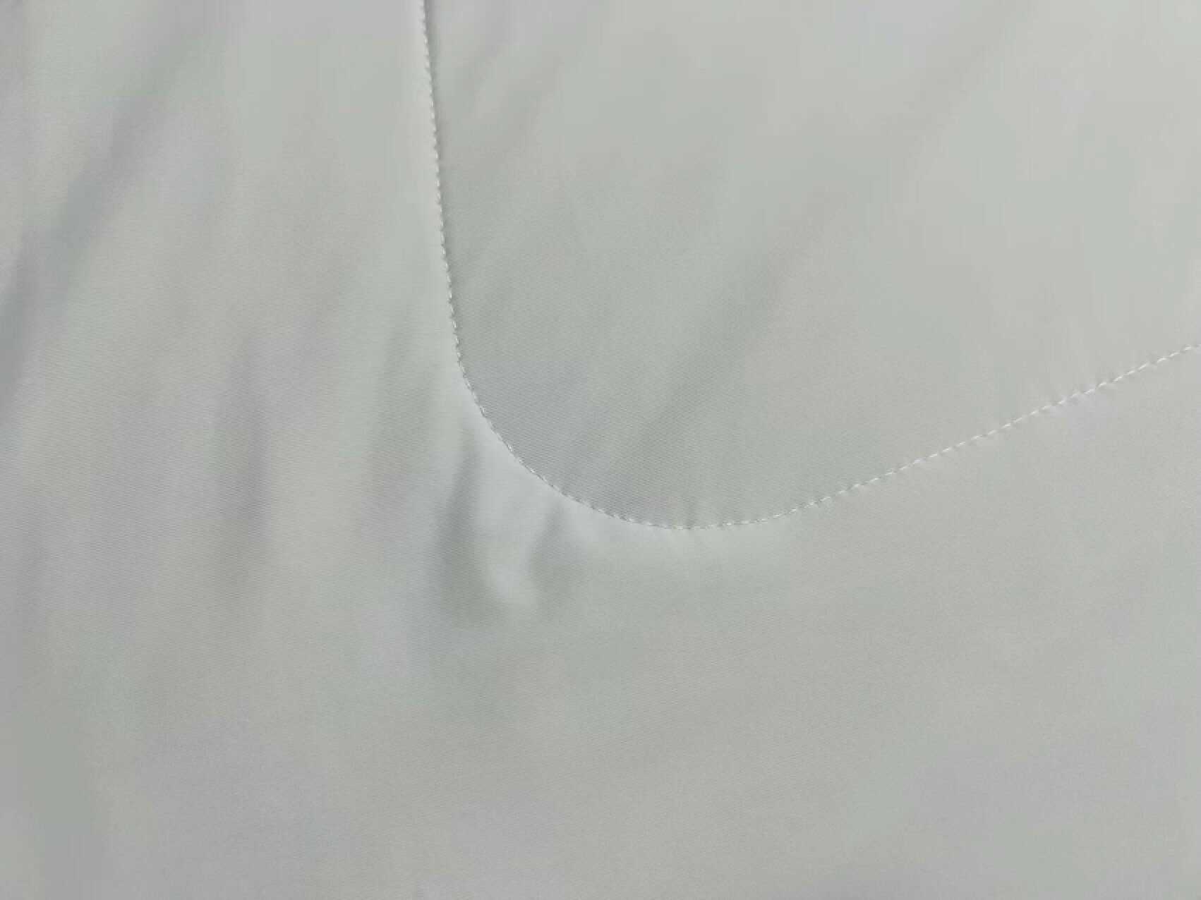 柔软舒适的蚕丝被盖着真的很舒服,适合冬天盖的天然蚕丝被