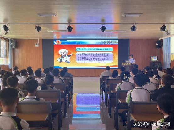 奈曼环食药侦大队开展食品安全知识进校园讲座