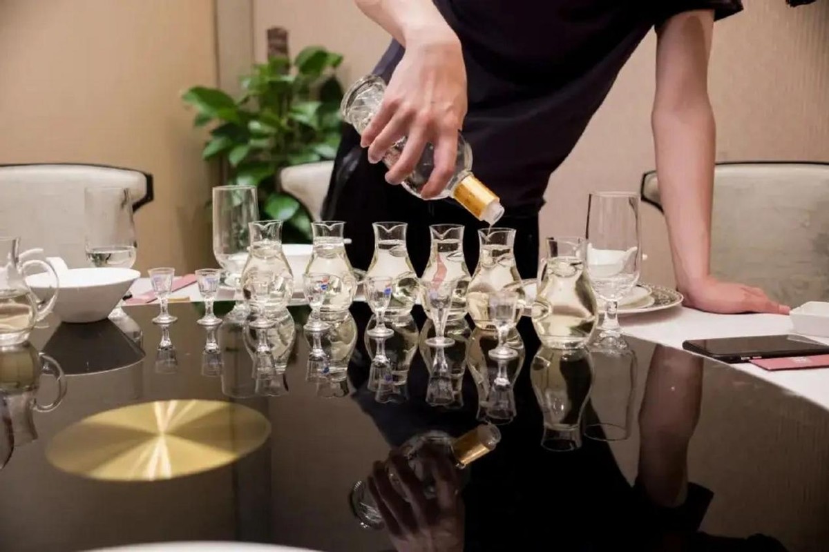 不会喝酒的人如何对待酒桌,不喝酒的人请客吃饭酒桌怎么主持