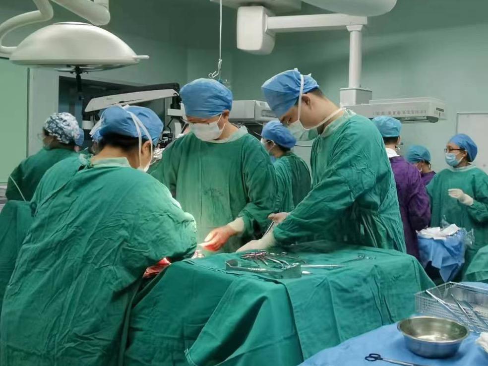 5分钟的紧急剖宫产！小编仿佛看完了一场电影