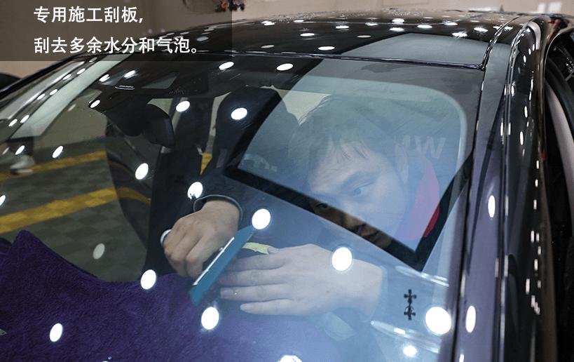 汽车玻璃可以贴隐私膜吗,汽车玻璃膜贴里面还是外面