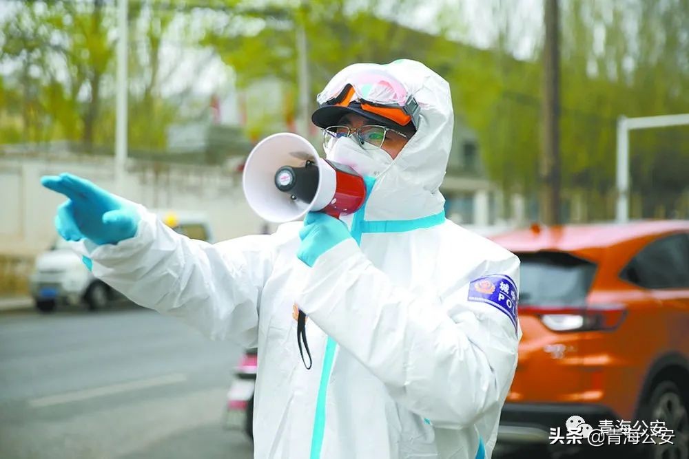 用警察蓝守护中国红,警察蓝守护城市平安