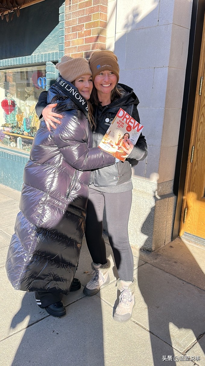 詹妮弗洛佩兹穿彩灯照片,好莱坞女星自律詹妮弗洛佩兹