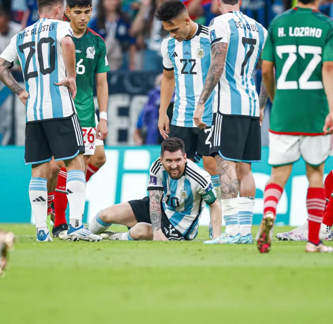 世界杯足球比赛梅西c罗,世界杯梅西遭受侵犯的一场