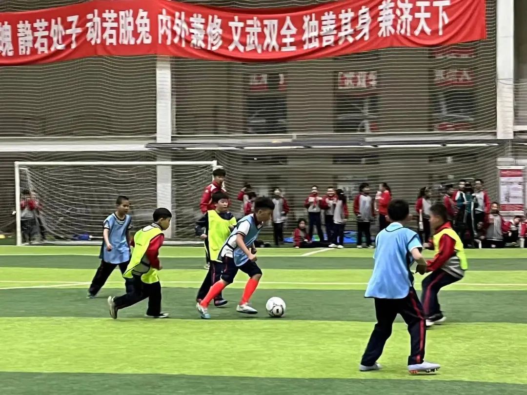 驰骋绿茵球场圆中国足球梦,包头铁路实验小学校长杯足球联赛