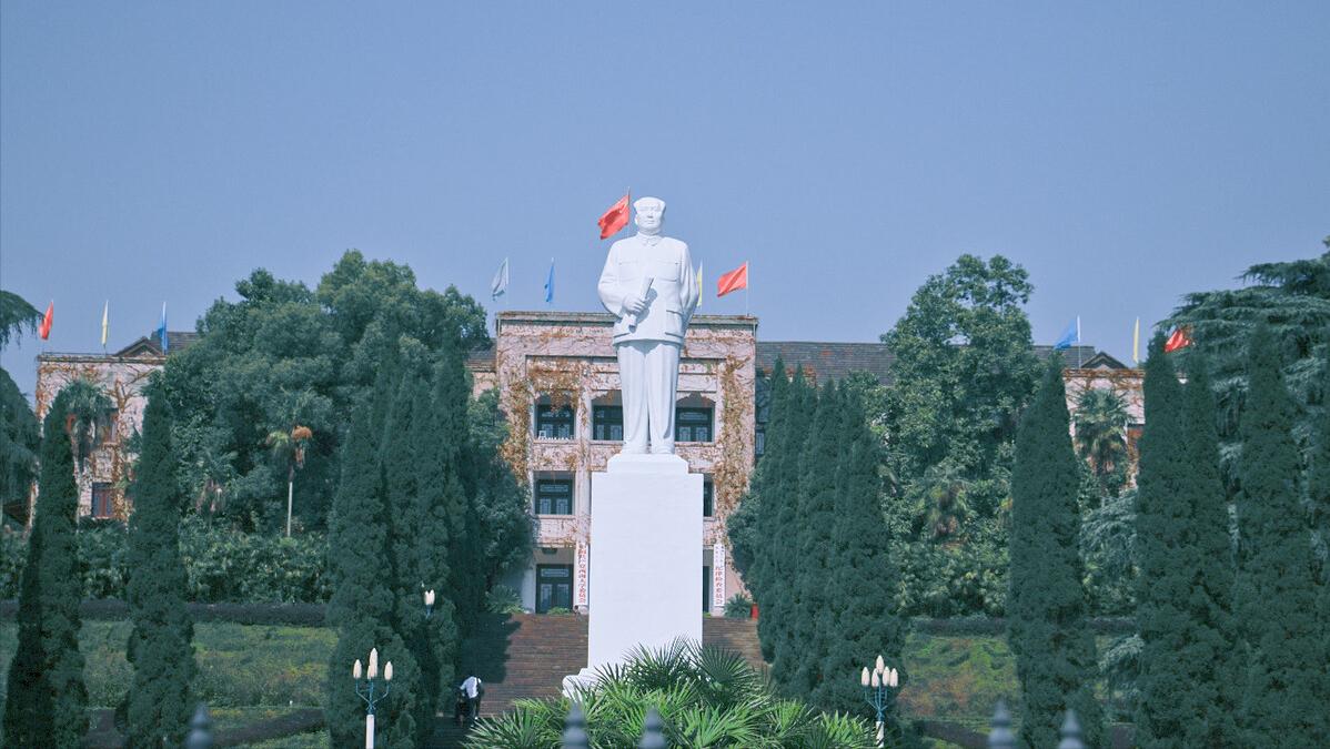 西南大学出来当老师容易吗,西南大学当老师怎么样