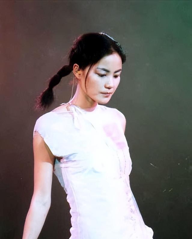 谢霆锋为什么对王菲情有独钟,谢霆锋为啥那么爱王菲