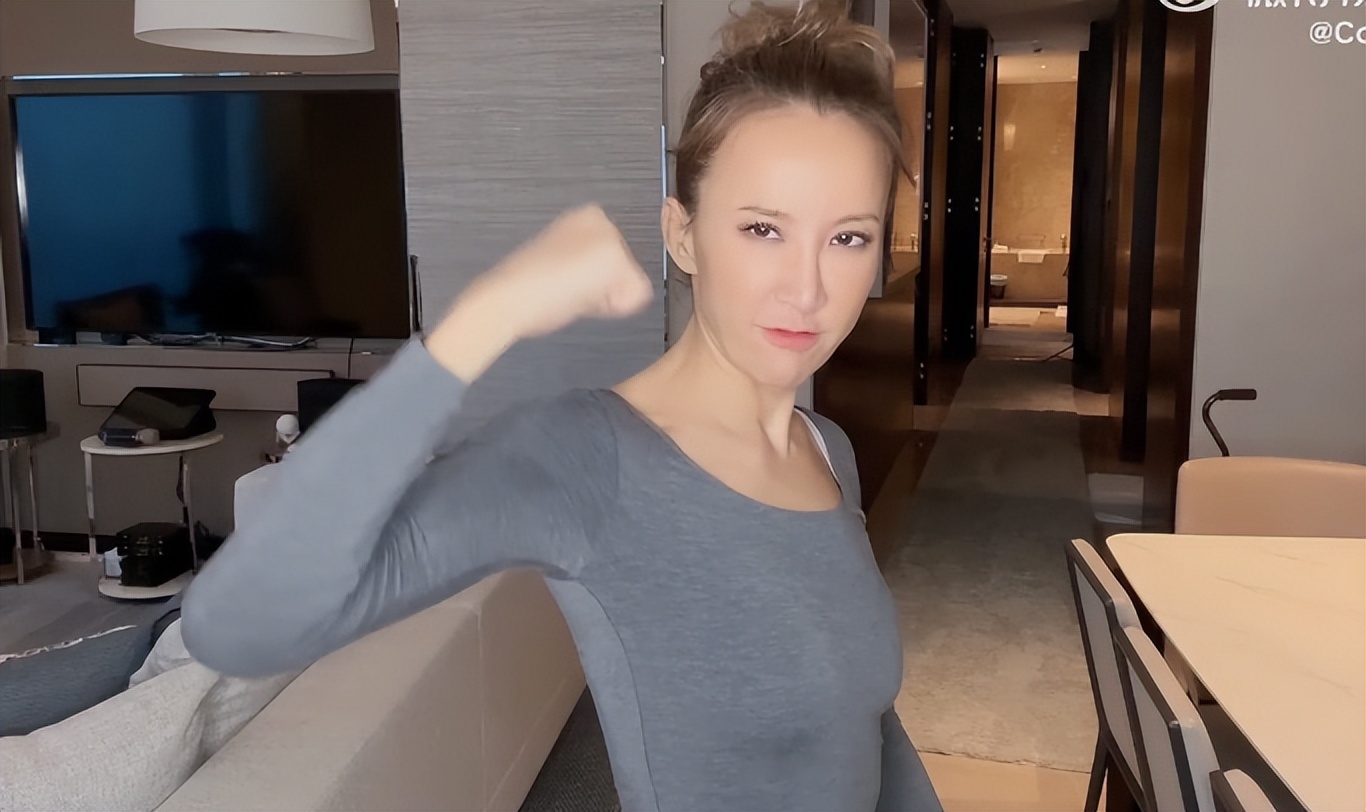 成龙发合照悼念李玟,成龙缅怀李玟