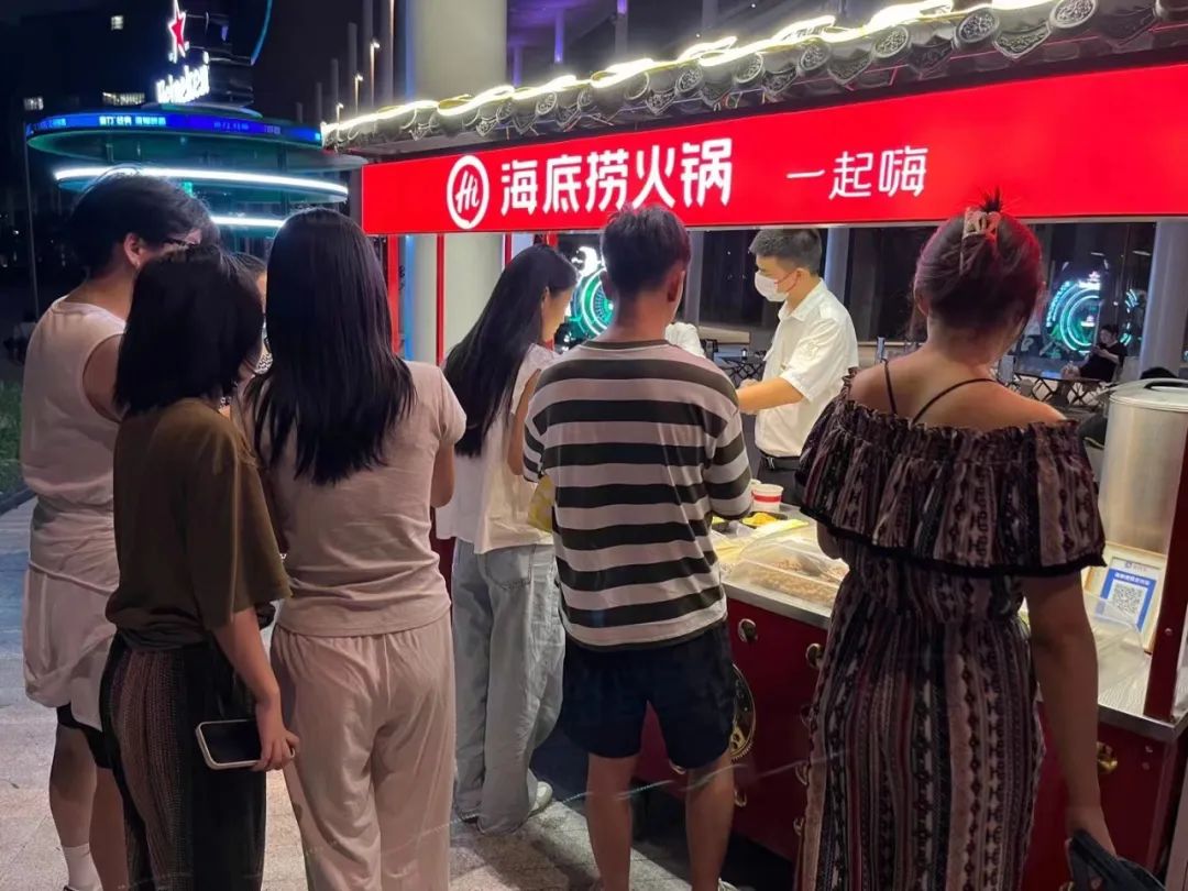 蜜雪冰城和海底捞哪个赚得多,海底捞和蜜雪冰城