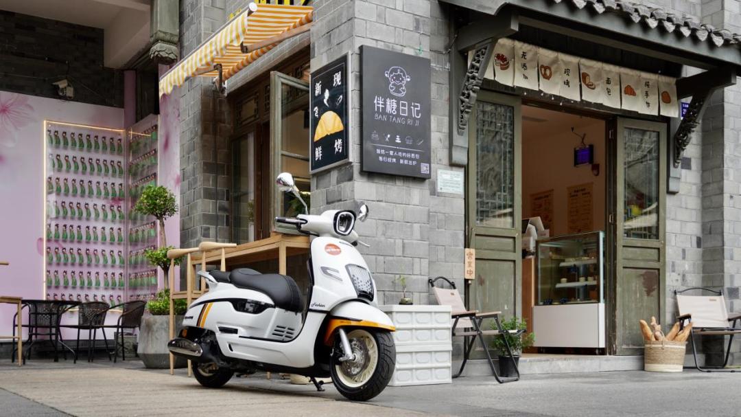 高颜值踏板蒙娜丽莎飞戈,南方飞戈150踏板测评