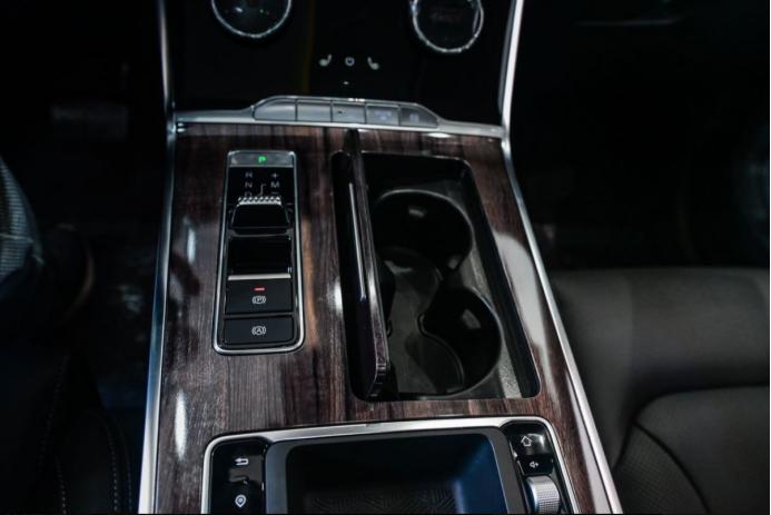 星途揽月2024款和传祺gs8对比,星途揽月国际版对比广汽传祺gs8