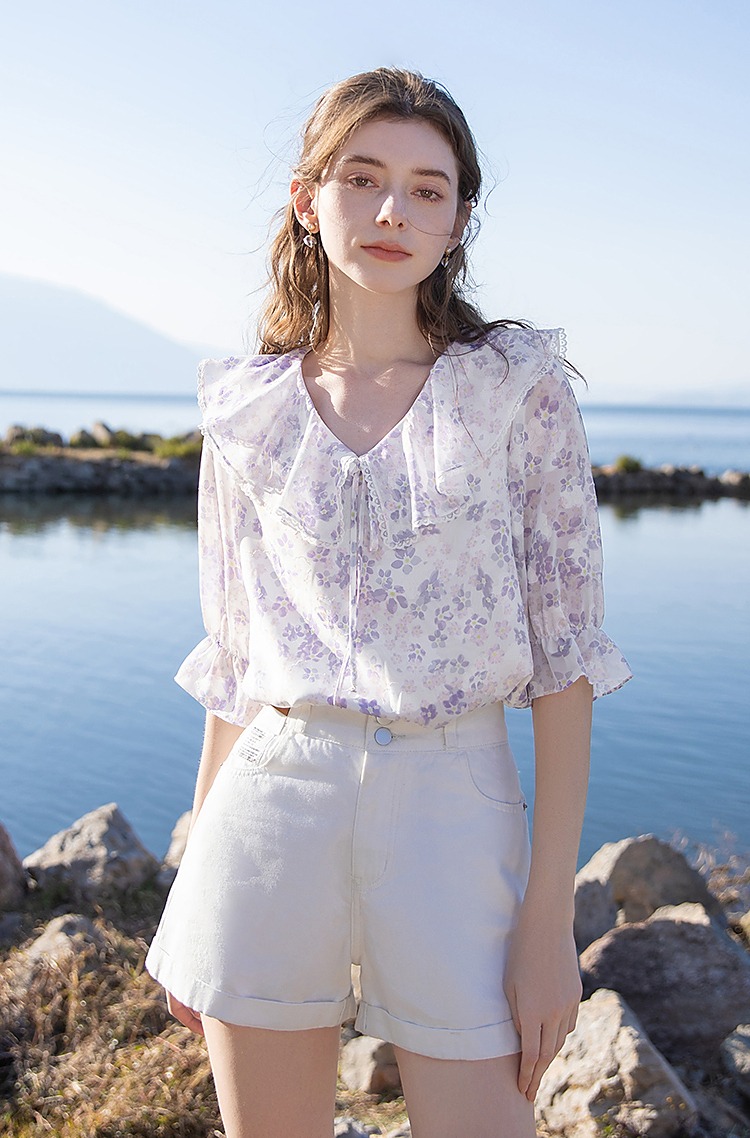 夏天短裤面料雪纺好还是牛仔好,雪纺的面料夏天穿着非常的舒适