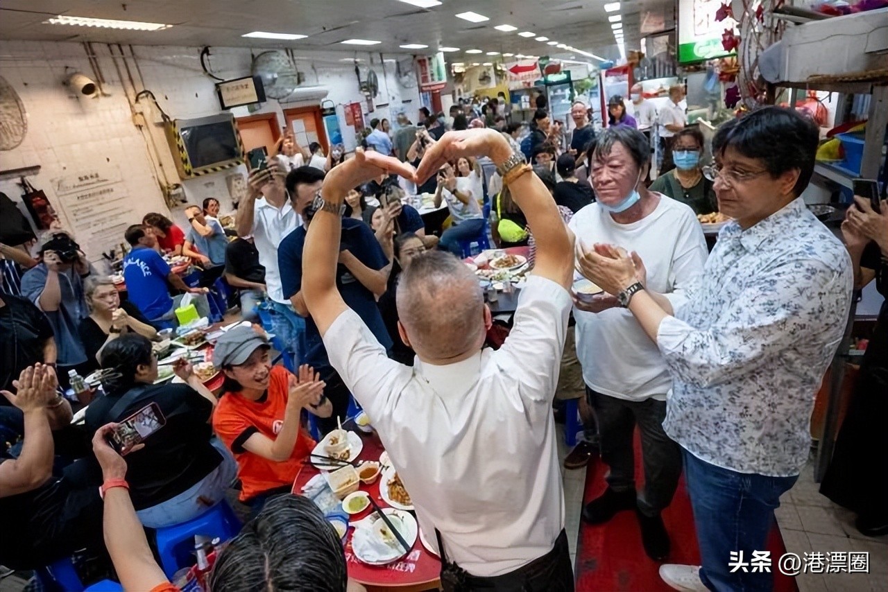 一家店铺宣布关门整条街,一家店突然停业了