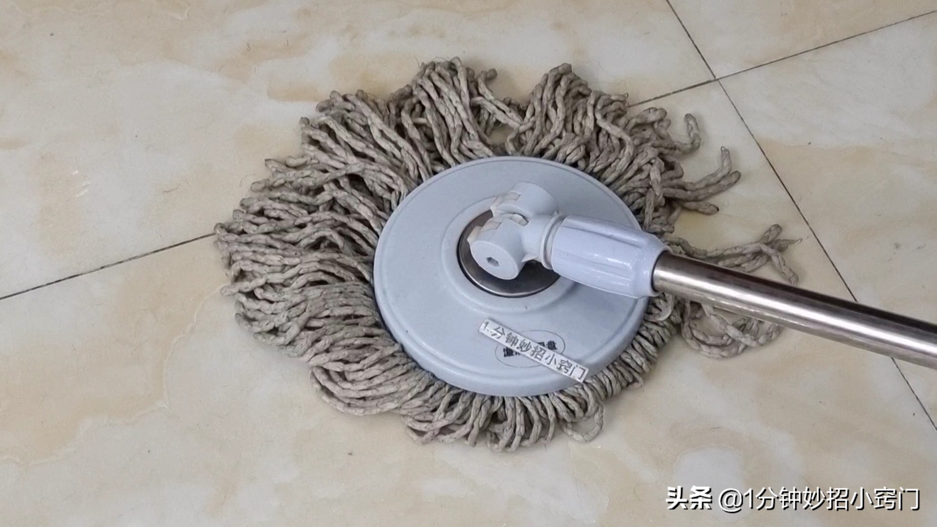 什么办法地板拖得更干净不会耐脏,地板清洁剂清水拖地